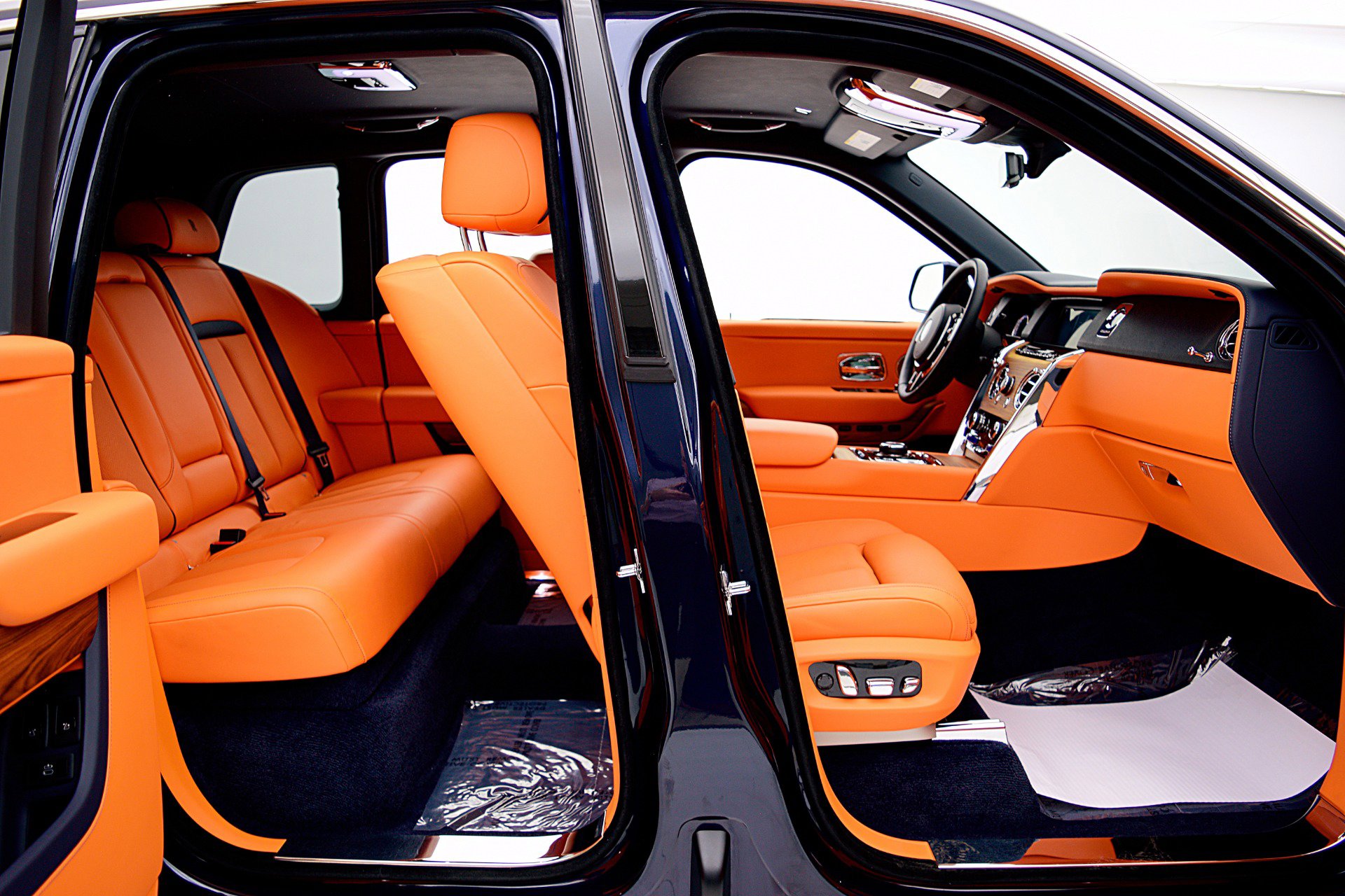 Used 2025 Rolls-Royce Cullinan image 38