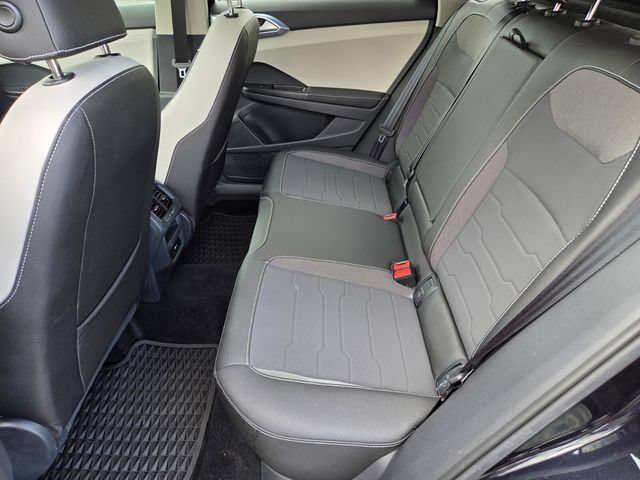 Certified 2025 Volkswagen Taos SE FWD image 12