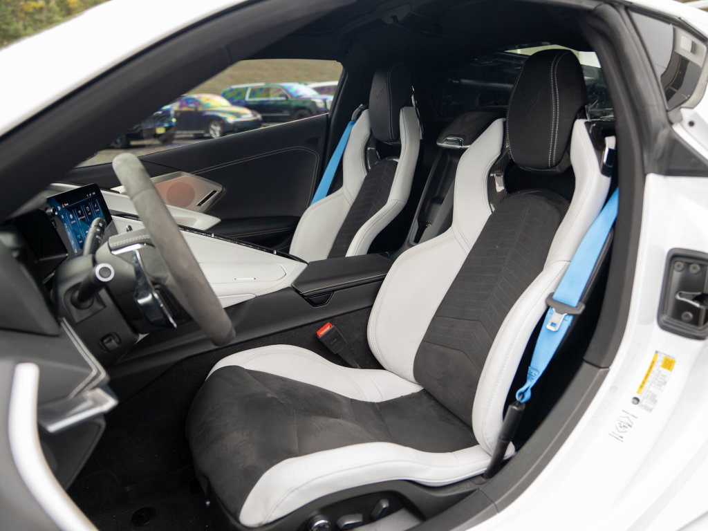 Used 2025 Chevrolet Corvette Z06 RWD image 8