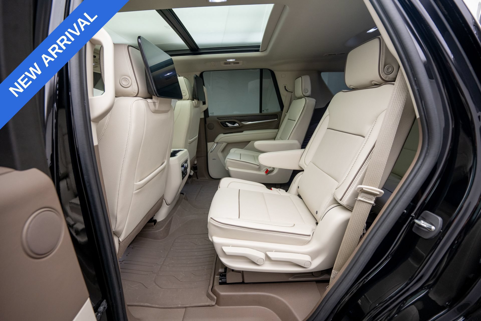 Used 2023 GMC Yukon Denali w/ Advanced Technology Package AWD/4WD image 19