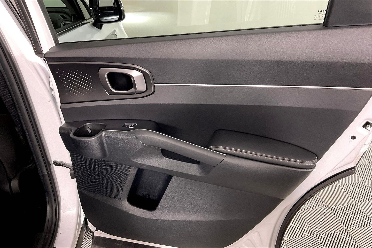 Certified 2025 Kia Sorento LX FWD image 36