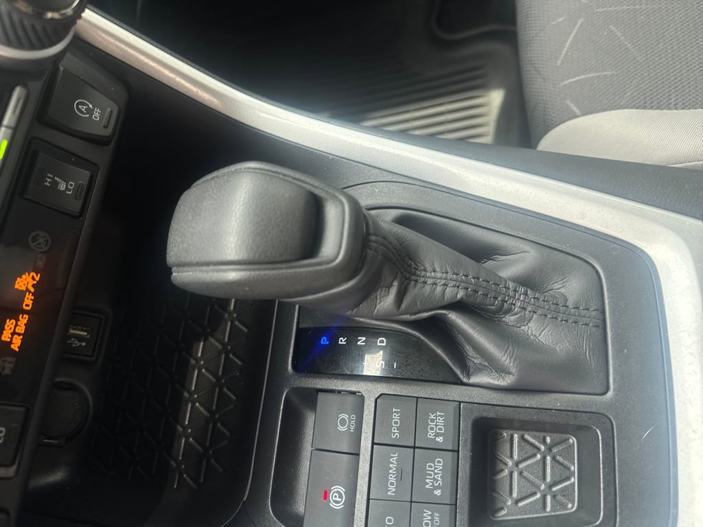 Used 2025 Toyota RAV4 XLE w/ Convenience Package image 26