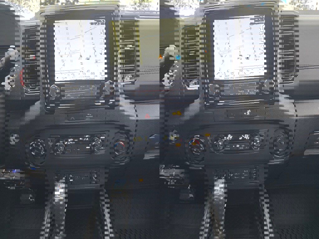 Used 2022 Nissan Frontier PRO-4X w/ Pro-4X Premium Package image 12