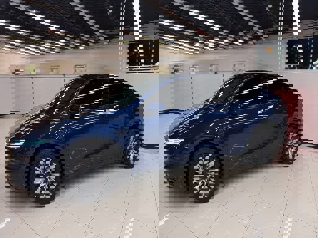 Used 2026 Tesla Model Y AWD image 5