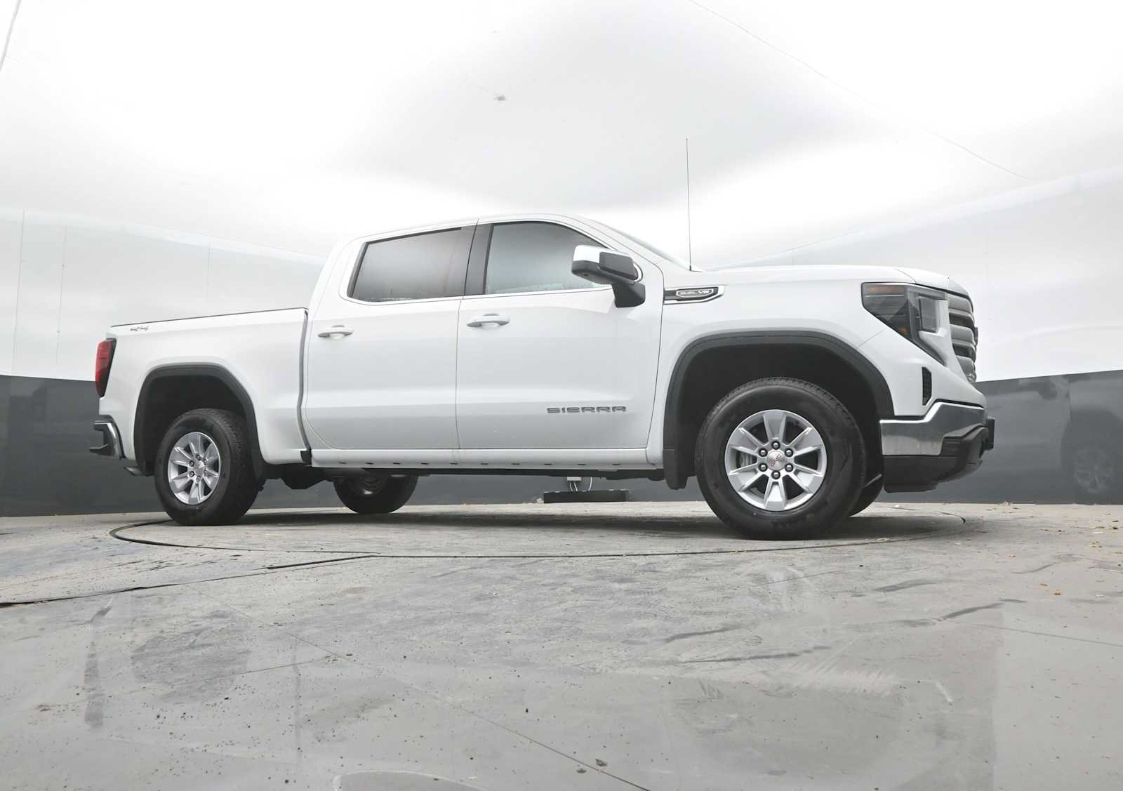 New 2026 GMC Sierra 1500 SLE w/ Preferred Package AWD/4WD image 43