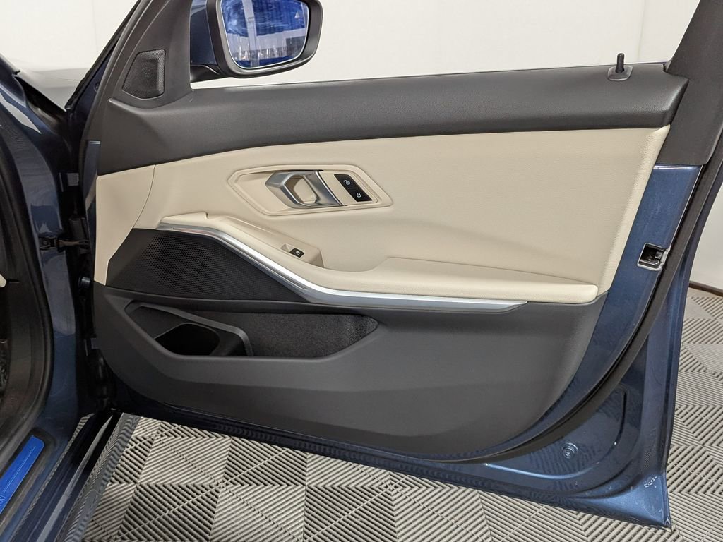 Used 2025 BMW 330i xDrive Sedan w/ M Sport Package image 28