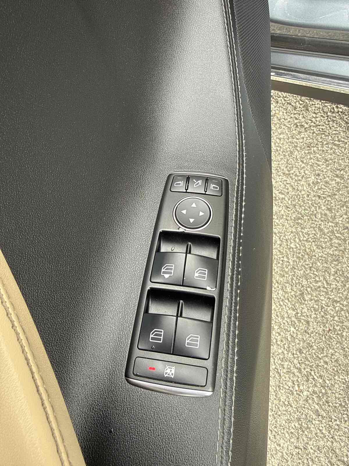 Used 2014 Tesla Model S 85 RWD image 7