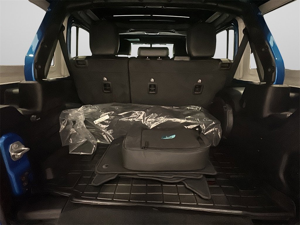 Used 2022 Jeep Wrangler Unlimited Sahara w/ Cold Weather Group image 17