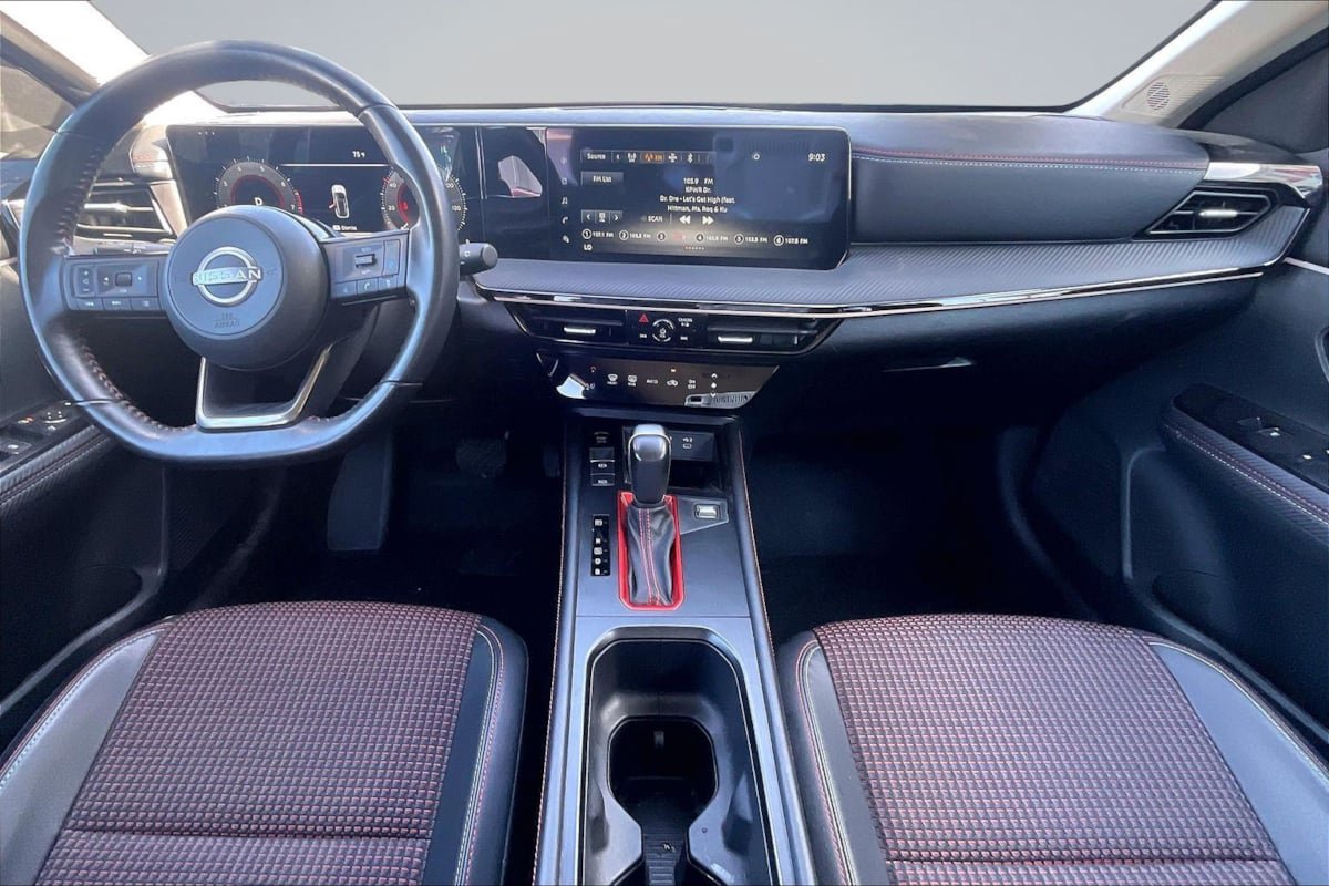 Used 2025 Nissan Kicks SR FWD image 16