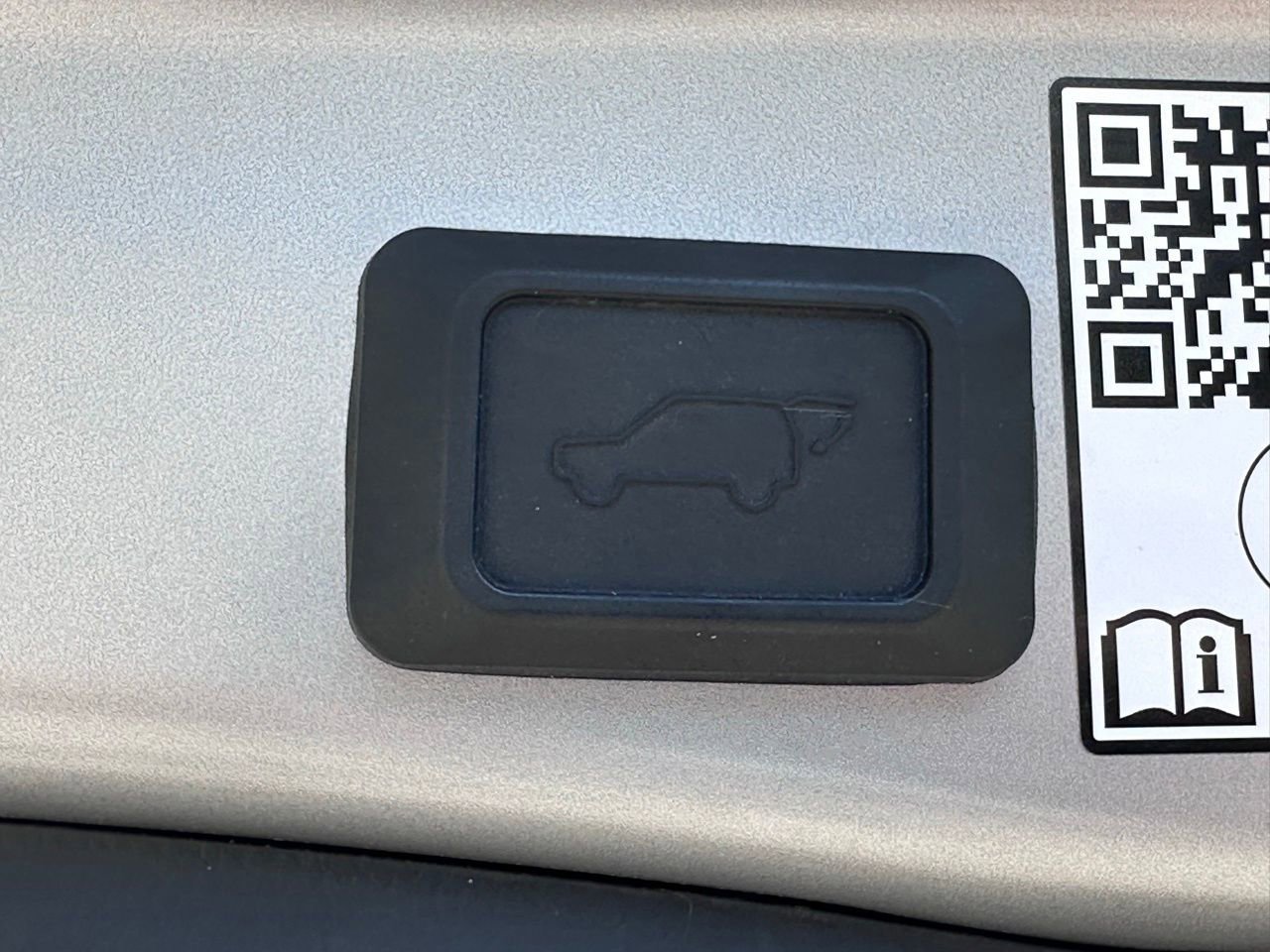 Used 2022 Toyota RAV4 Limited image 13