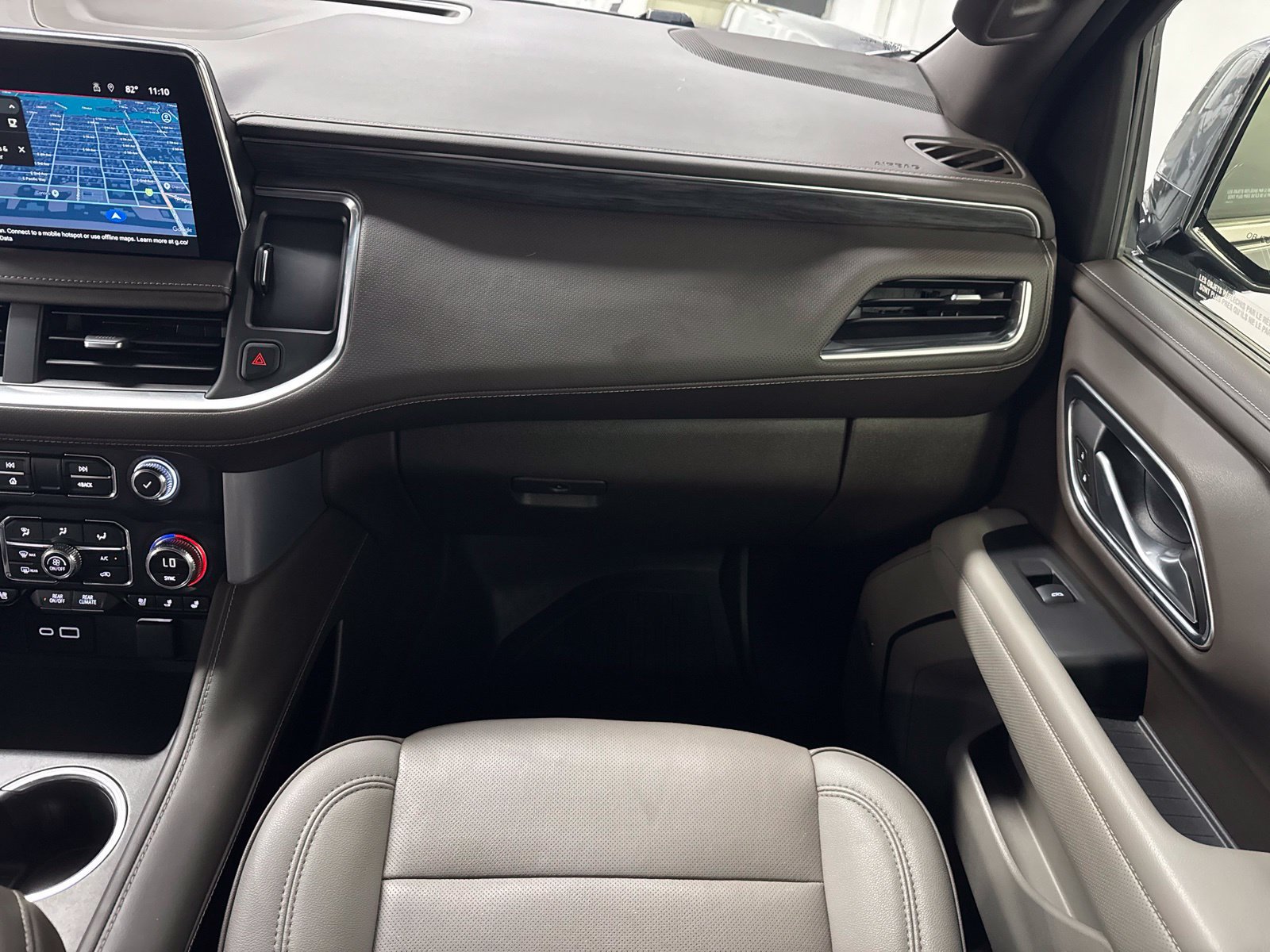 Used 2022 GMC Yukon XL SLT w/ SLT Luxury Package AWD/4WD image 18