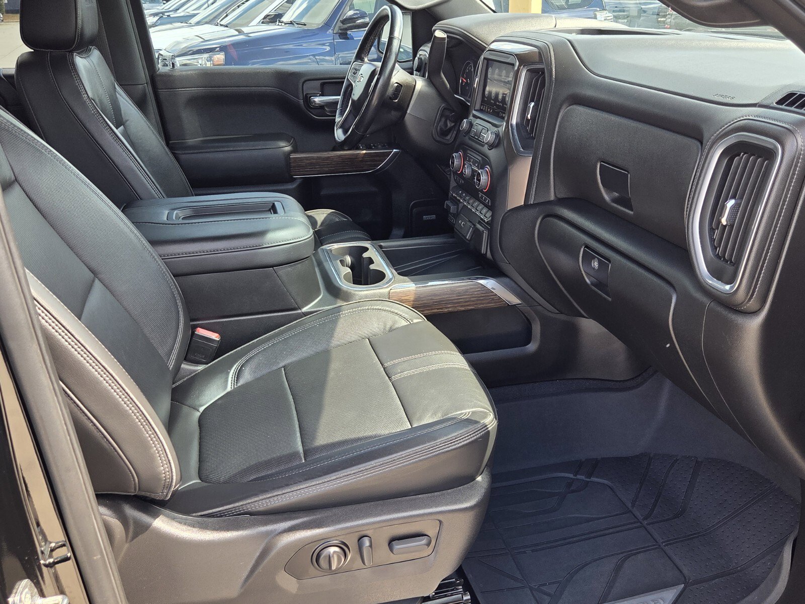 Used 2022 Chevrolet Silverado 1500 High Country w/ Technology Package image 11