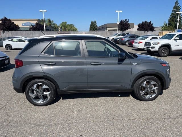 Used 2024 Hyundai Venue Limited FWD image 4