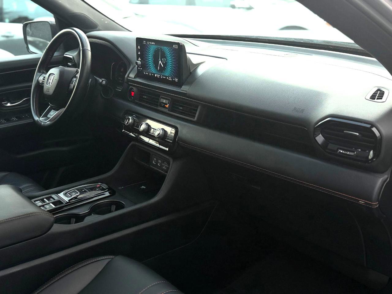 Used 2025 Honda Pilot TrailSport image 9
