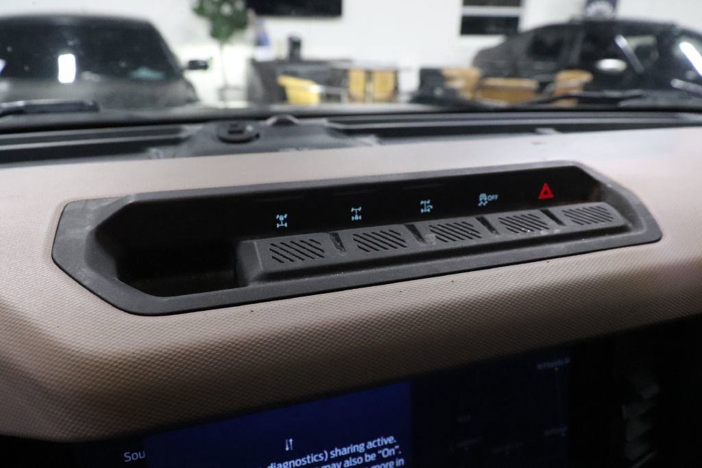 Used 2022 Ford Bronco Wildtrak image 32