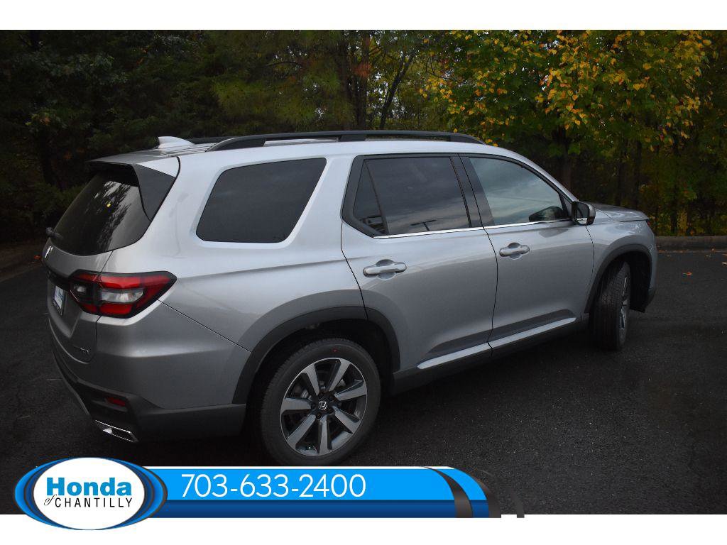 New 2025 Honda Pilot Touring image 11