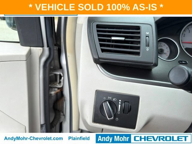 Used 2010 Volkswagen Routan SE FWD image 17