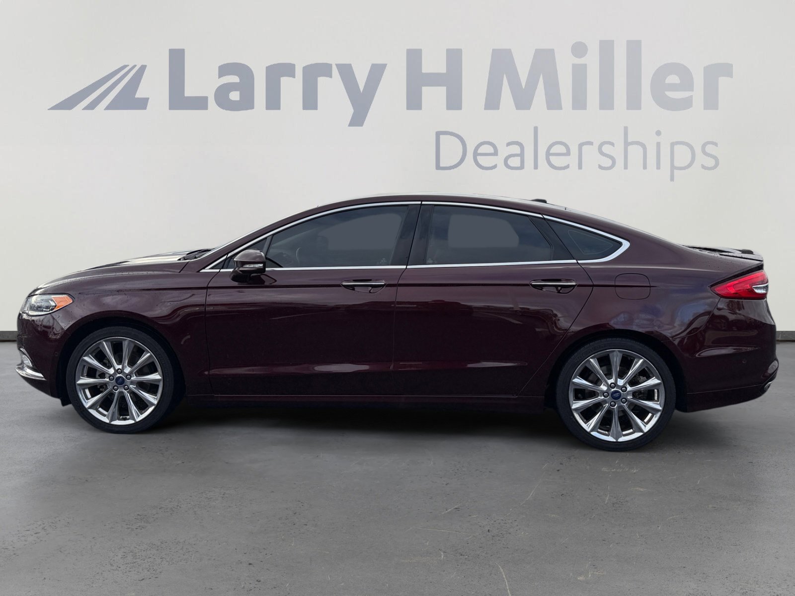 Used 2017 Ford Fusion Platinum image 2