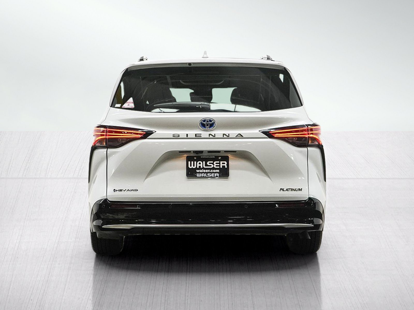 Used 2025 Toyota Sienna Platinum AWD/4WD image 4