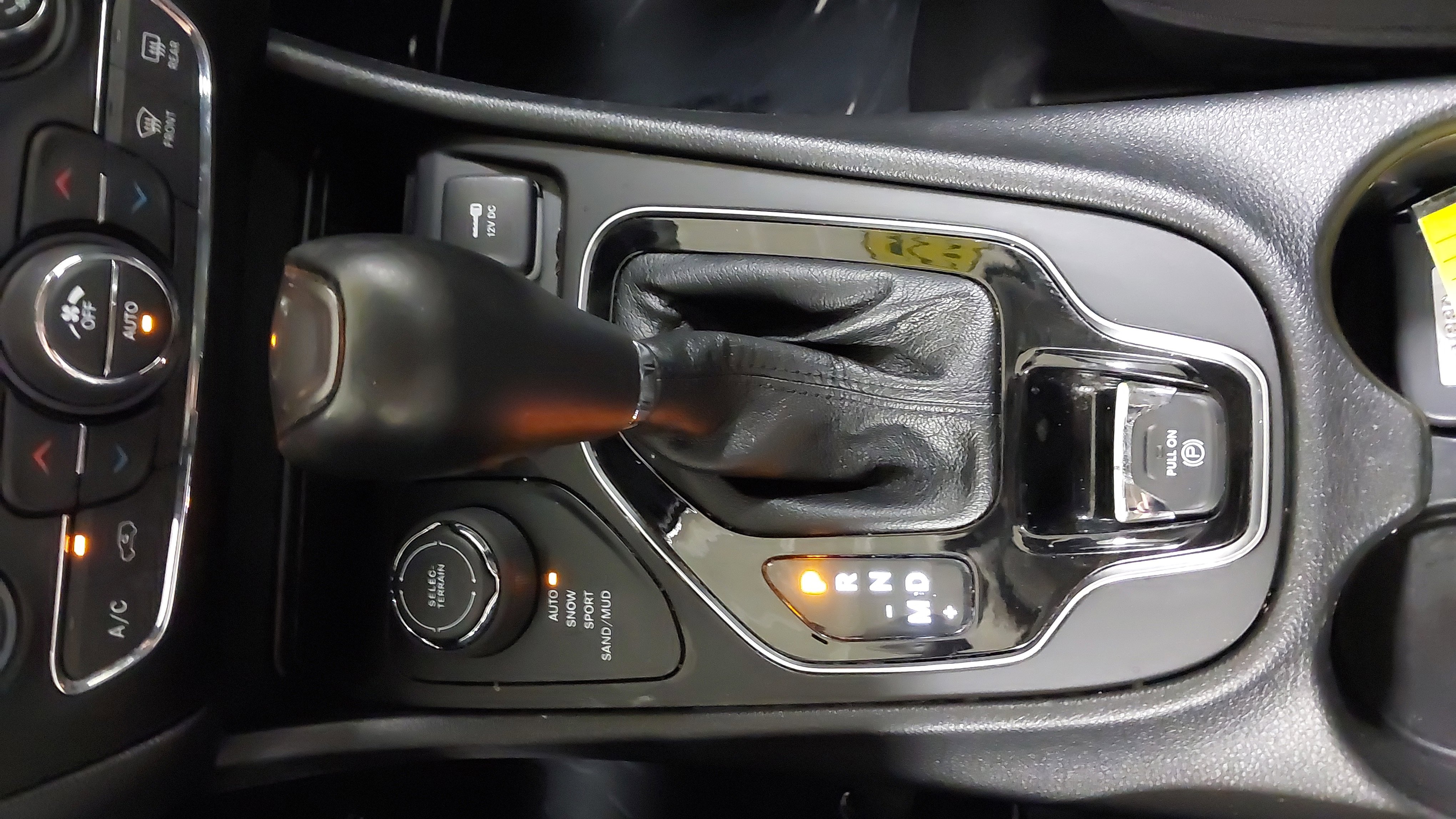 Used 2022 Jeep Cherokee Limited image 21