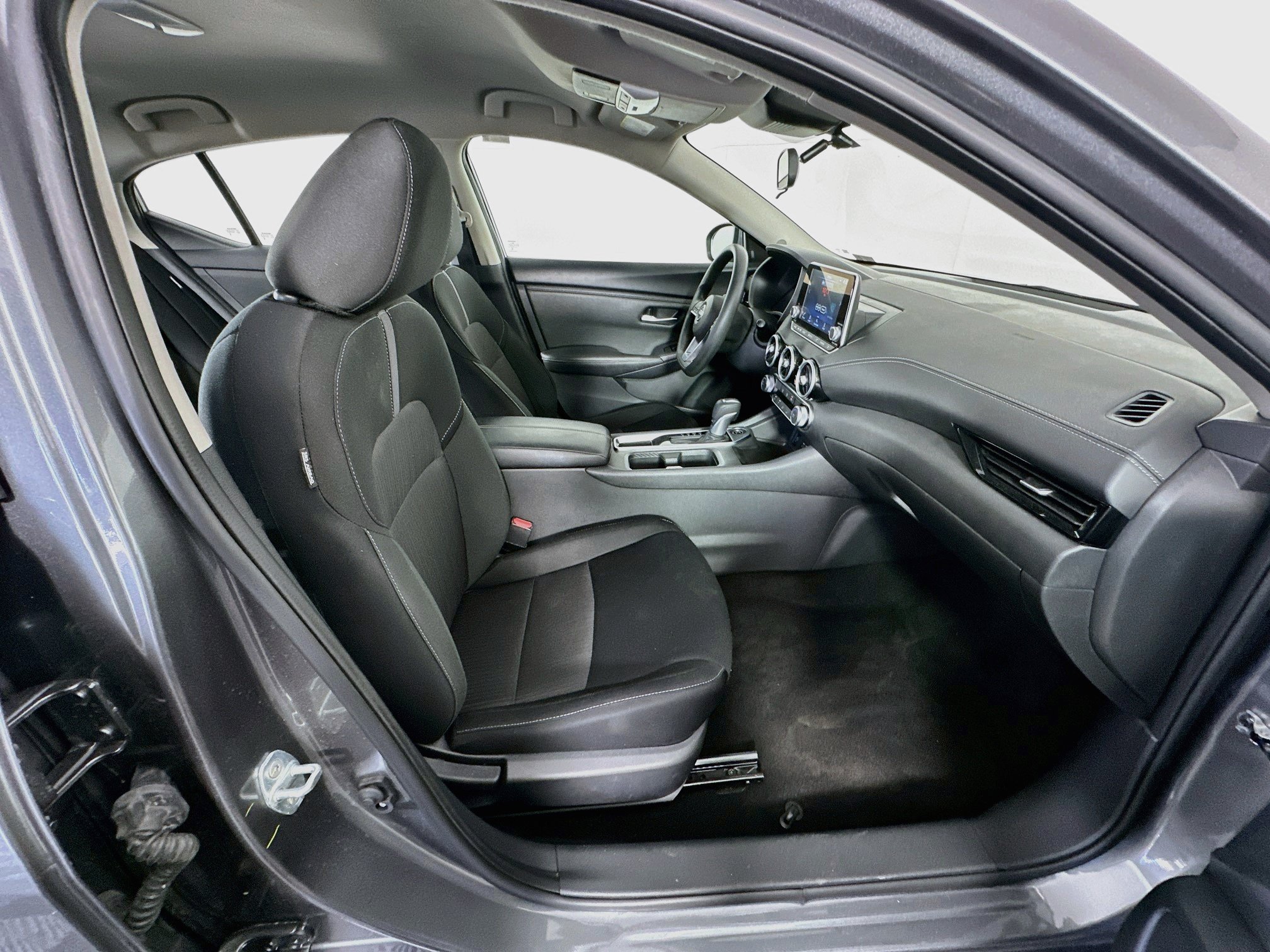 Used 2025 Nissan Sentra SV FWD image 31