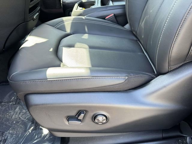 New 2027 Chrysler Pacifica Select FWD image 13
