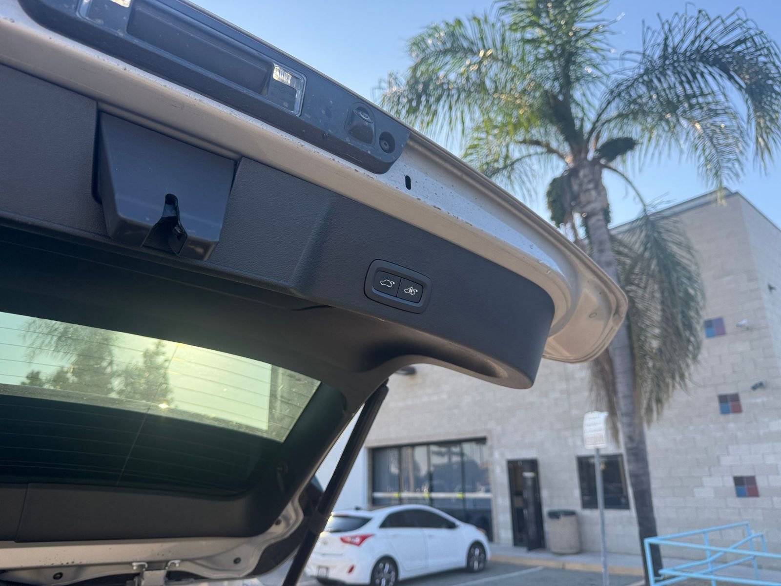 Used 2024 Volvo XC40 B5 Core image 24