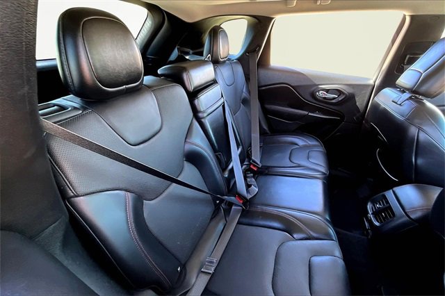 Used 2019 Jeep Cherokee Trailhawk image 29