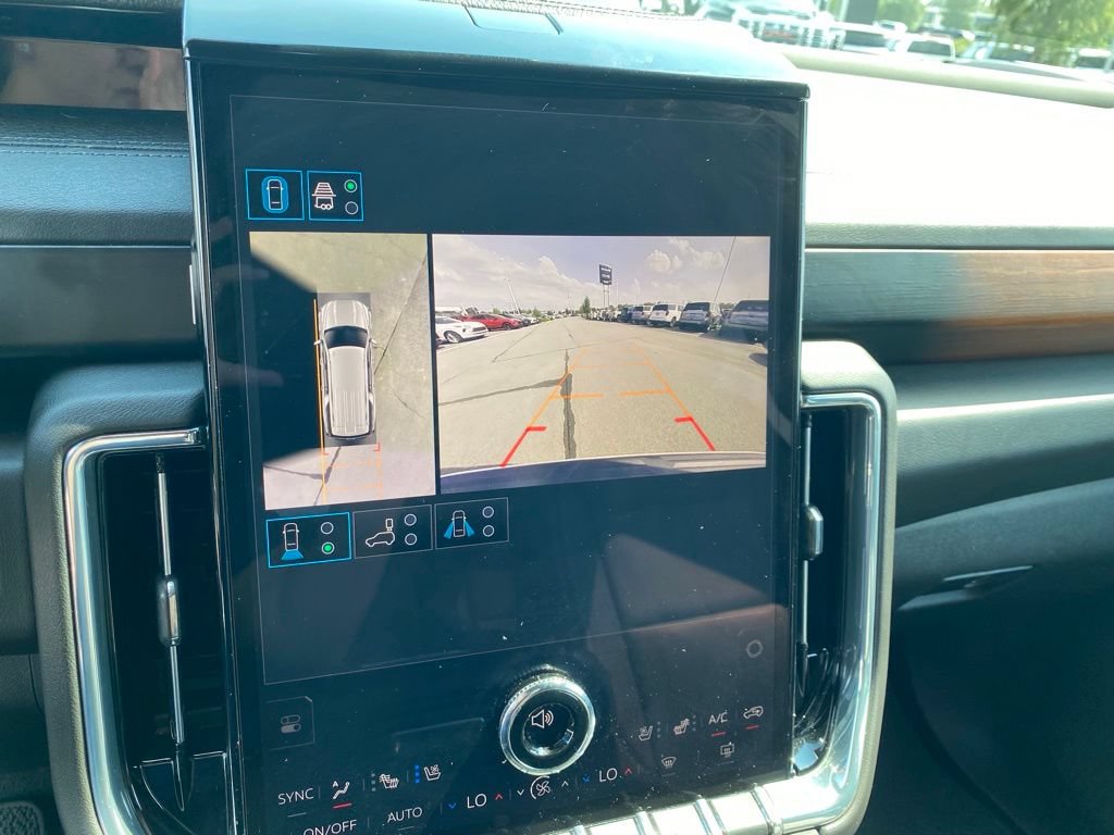 Used 2025 GMC Yukon XL Denali AWD/4WD image 23