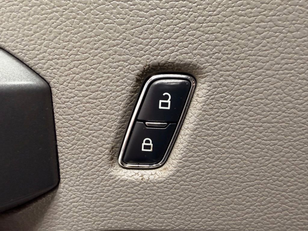 Used 2015 Ford F150 XLT w/ Equipment Group 302A Luxury image 23