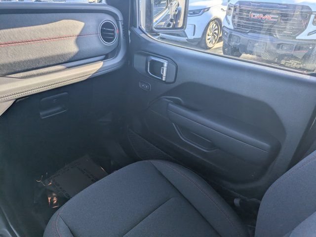 Used 2026 Jeep Wrangler Unlimited Rubicon AWD/4WD image 15