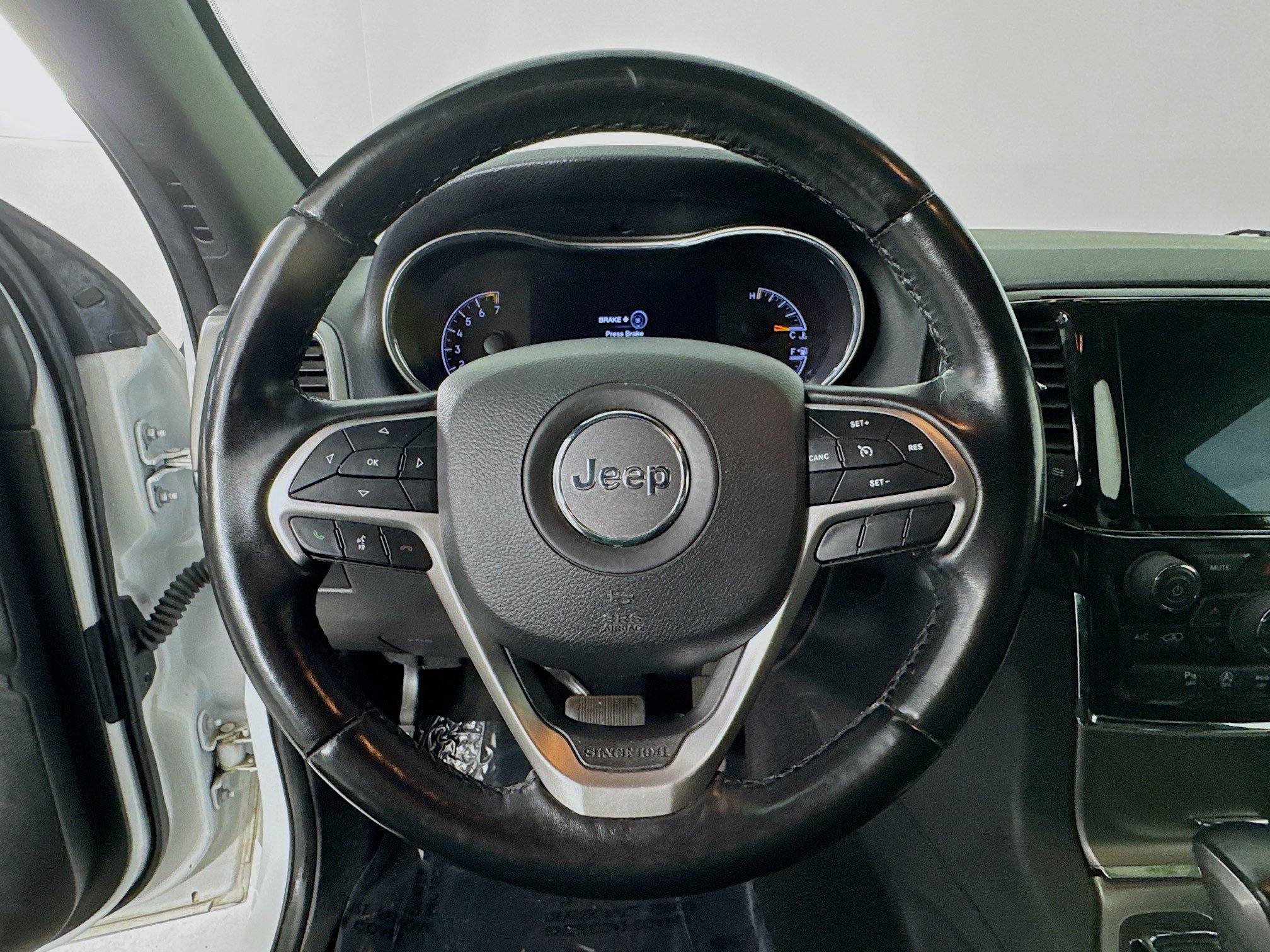 Used 2021 Jeep Grand Cherokee Laredo X AWD/4WD image 11