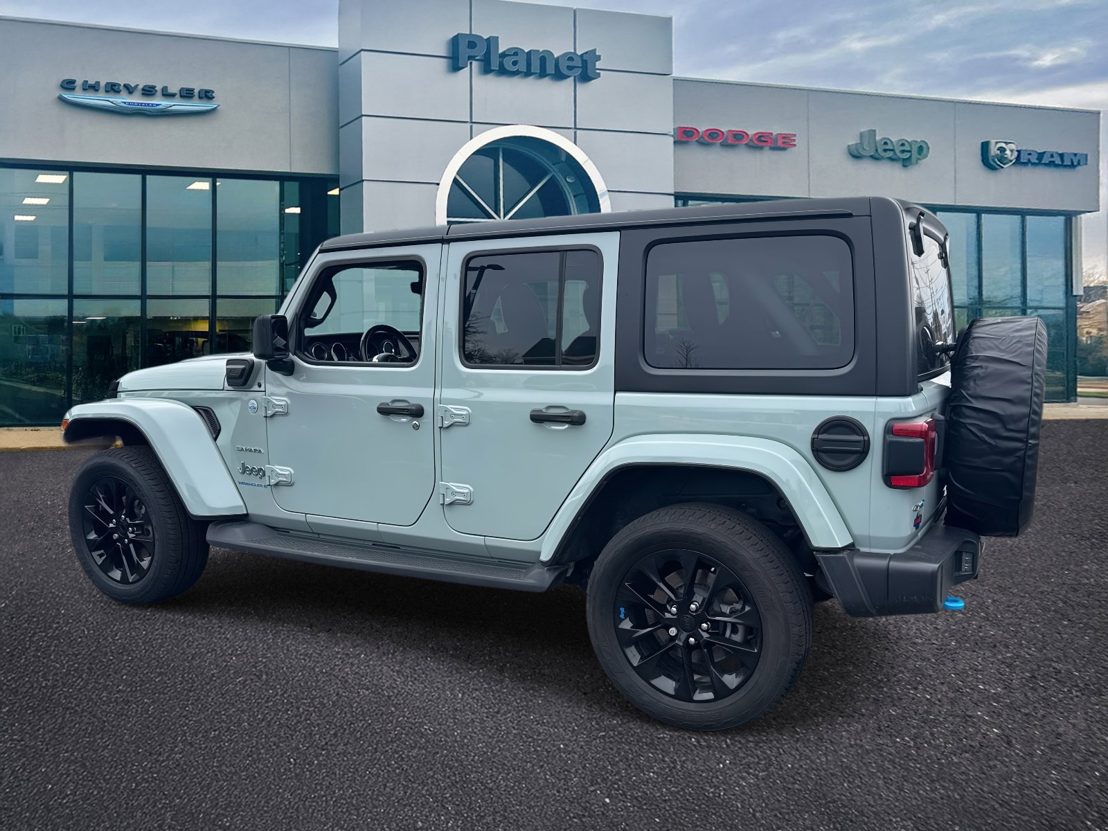 Used 2023 Jeep Wrangler Unlimited Sahara w/ Cold Weather Group image 3