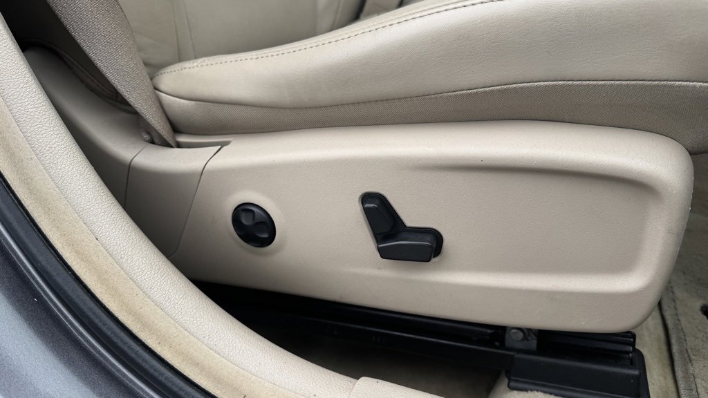 Used 2013 Chrysler 300 Base w/ Driver Convenience Group image 20