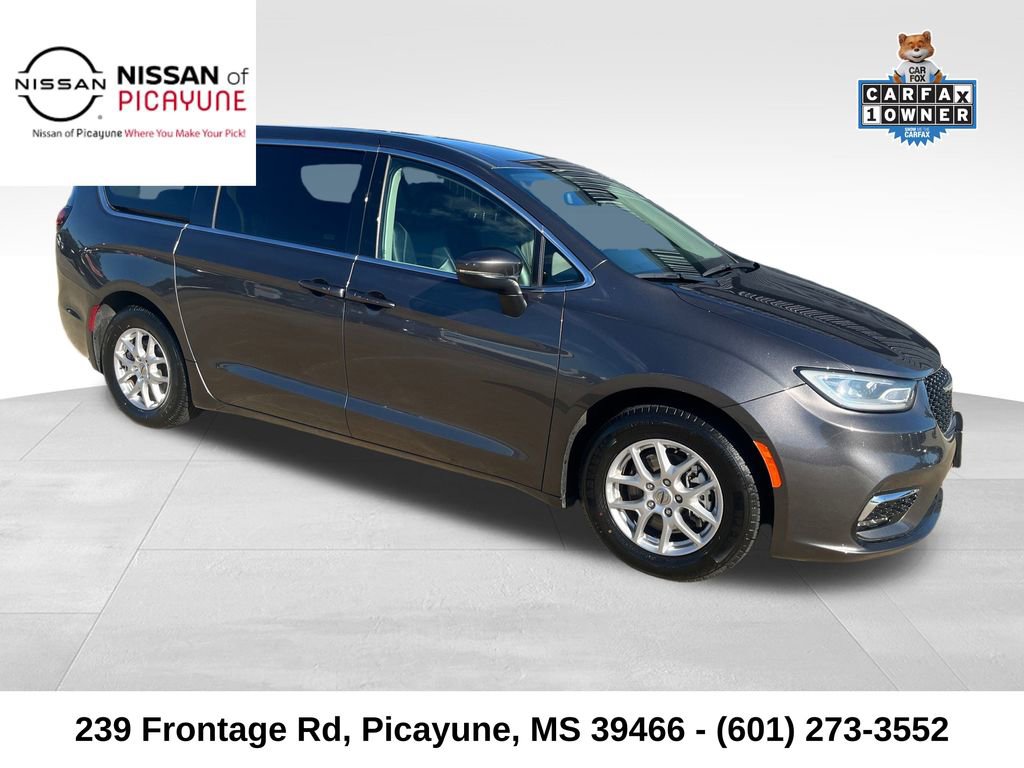 Used 2023 Chrysler Pacifica Touring-L image 8