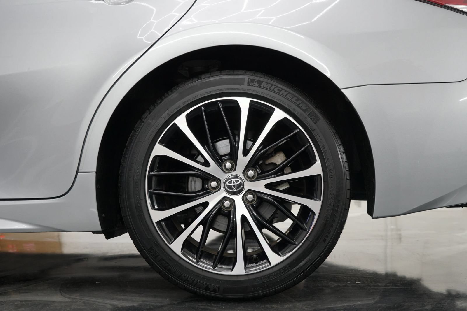 Used 2020 Toyota Camry SE FWD image 14