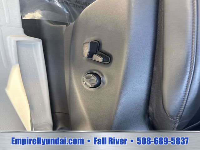 Used 2023 Chrysler Pacifica Touring-L FWD image 21