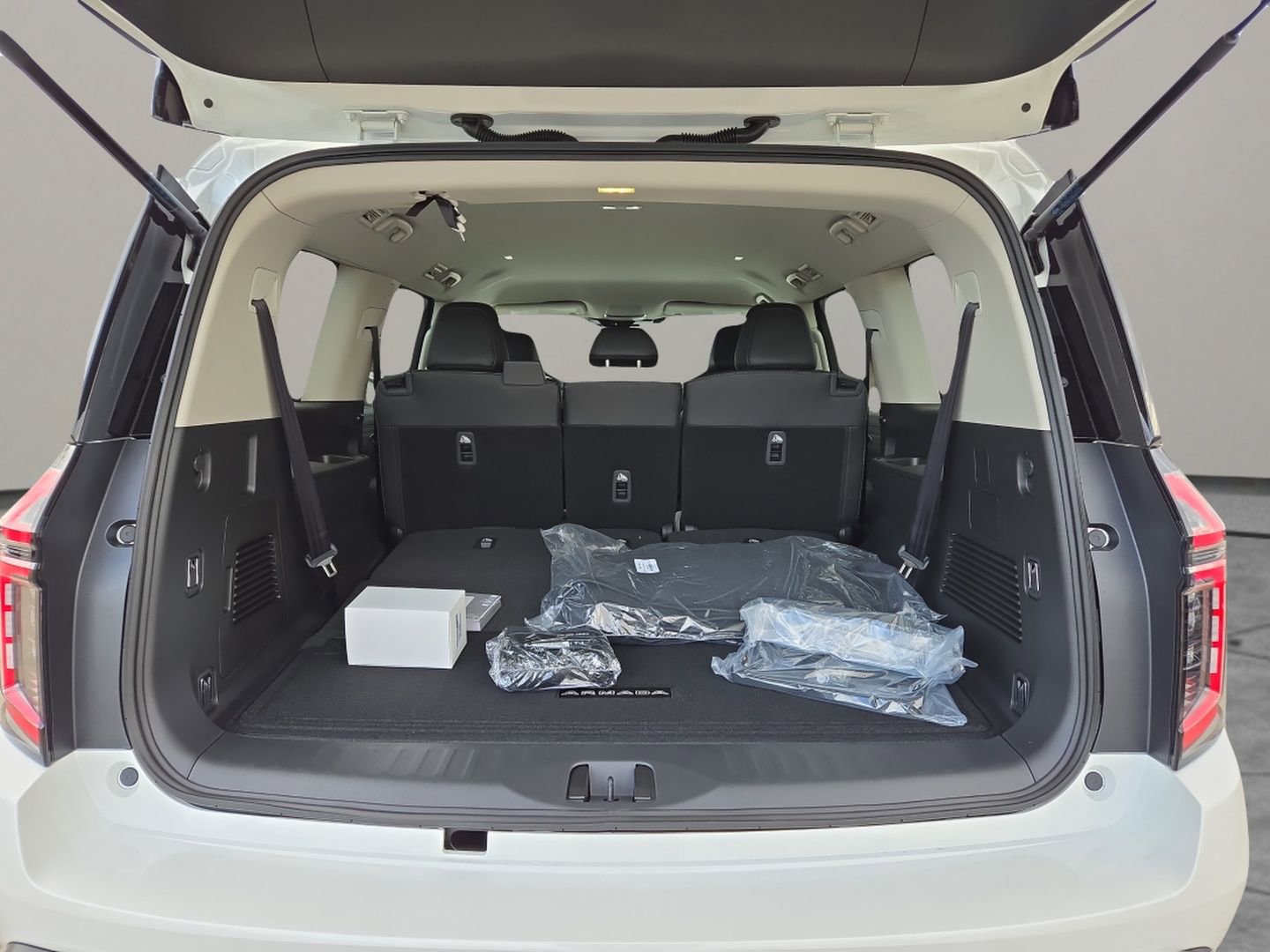 New 2026 Nissan Armada SV image 31