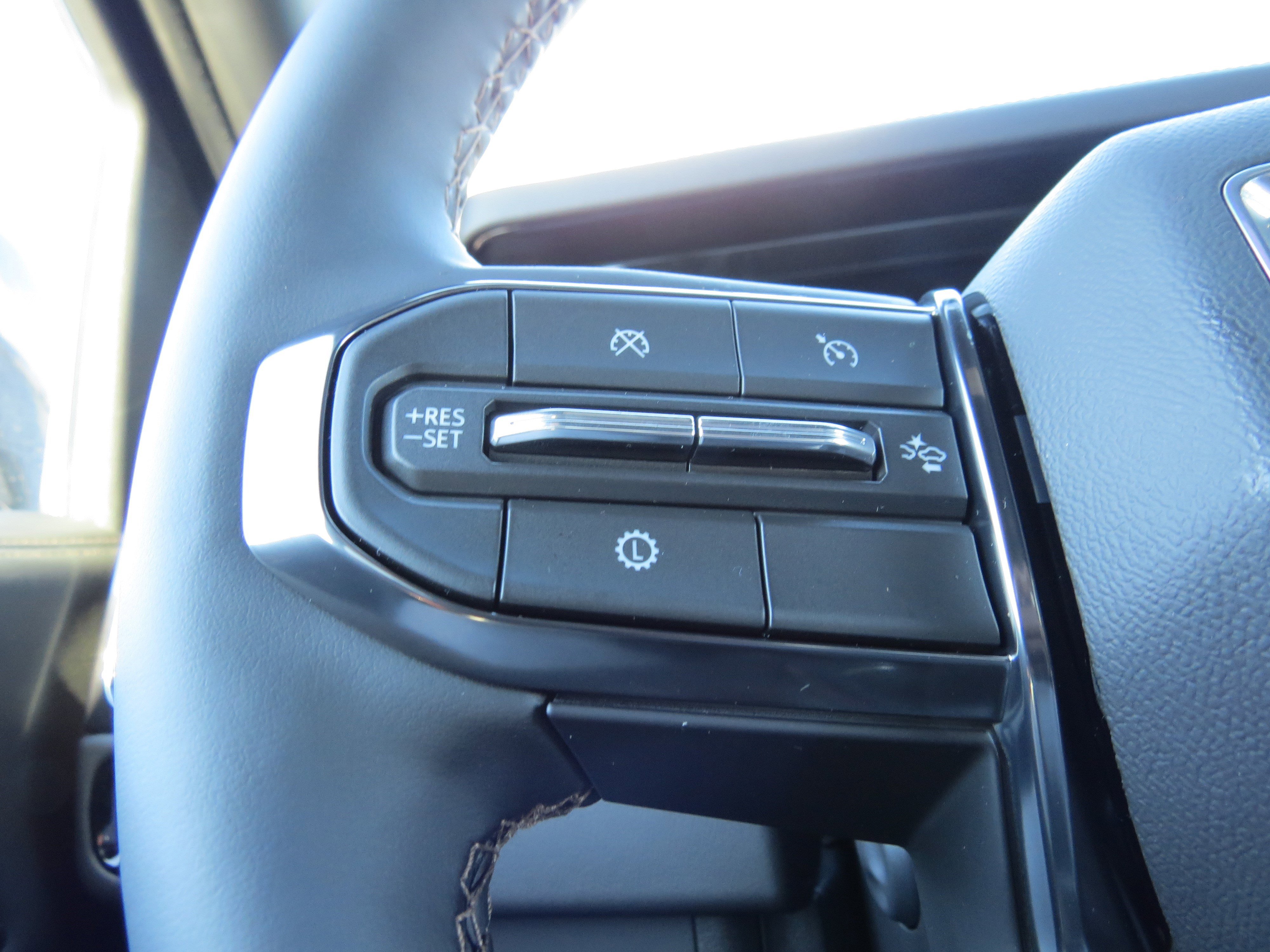 New 2026 GMC Yukon XL AT4 w/ AT4 Premium Package image 25