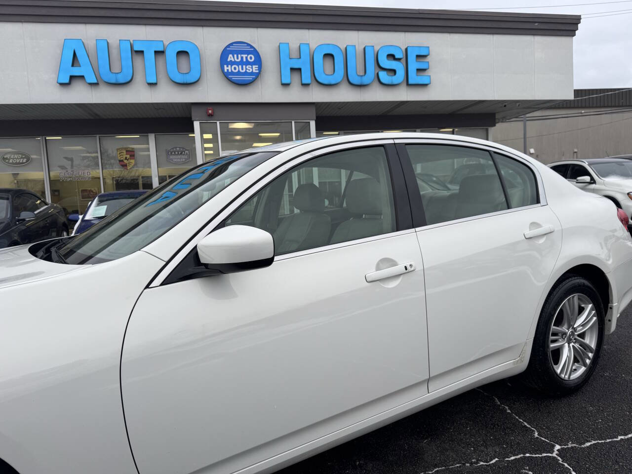 Used 2011 INFINITI G37 x w/ Premium Pkg image 8