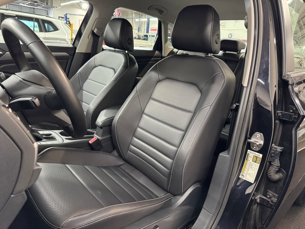 Used 2024 Volkswagen Jetta SE FWD image 17