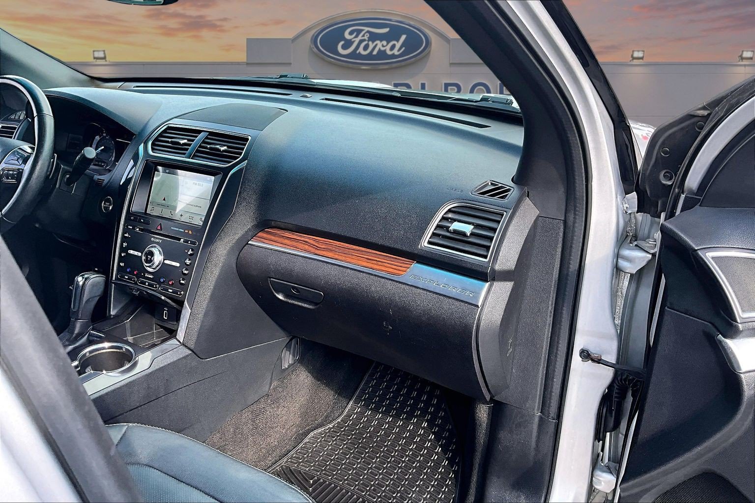 Used 2017 Ford Explorer Limited FWD image 15