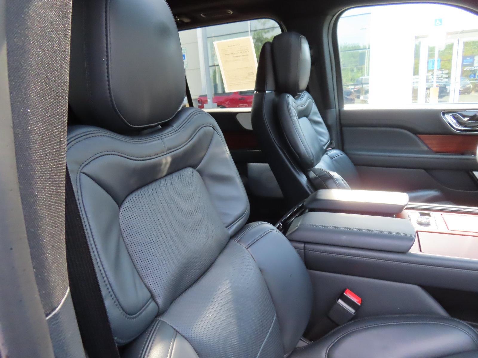 Used 2024 Lincoln Navigator L Reserve AWD/4WD image 37