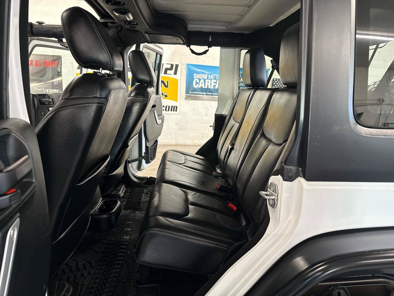 Used 2016 Jeep Wrangler Unlimited Rubicon AWD/4WD image 32