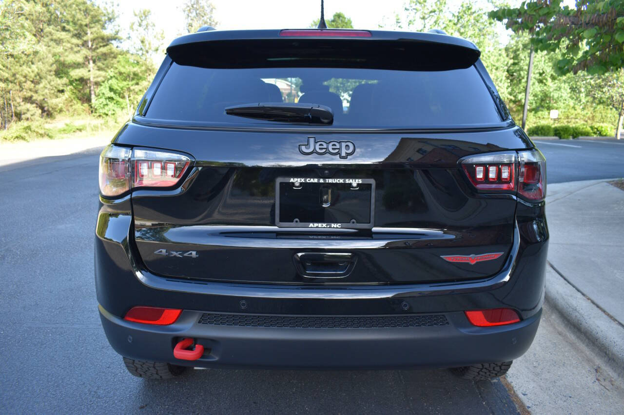 Used 2025 Jeep Compass Trailhawk w/ Sun & Sound Group AWD/4WD image 6