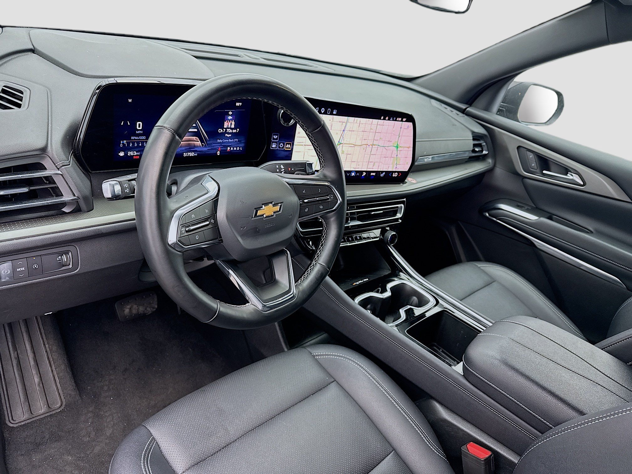 Used 2025 Chevrolet Traverse LT FWD image 7