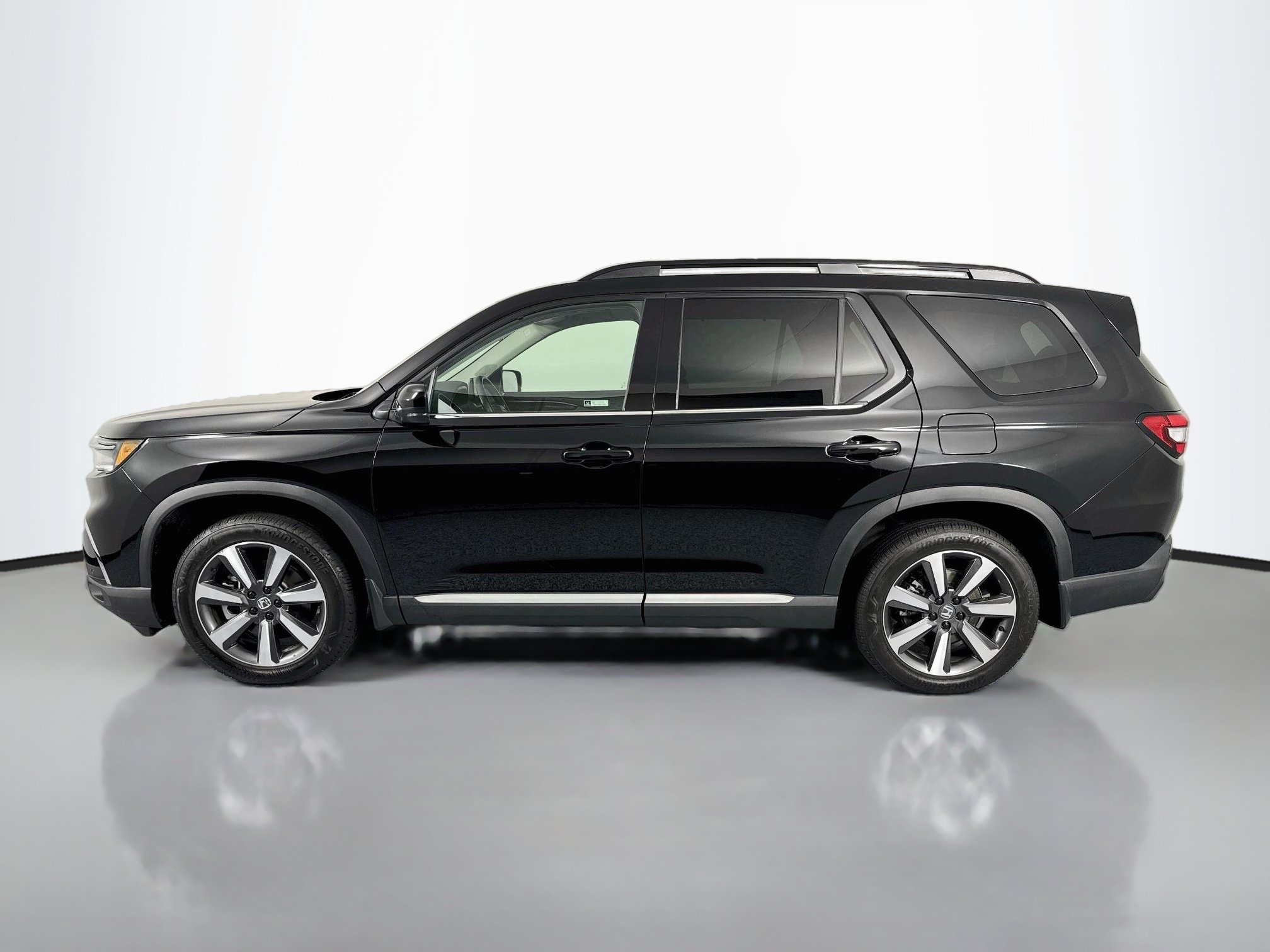Certified 2024 Honda Pilot Touring image 8