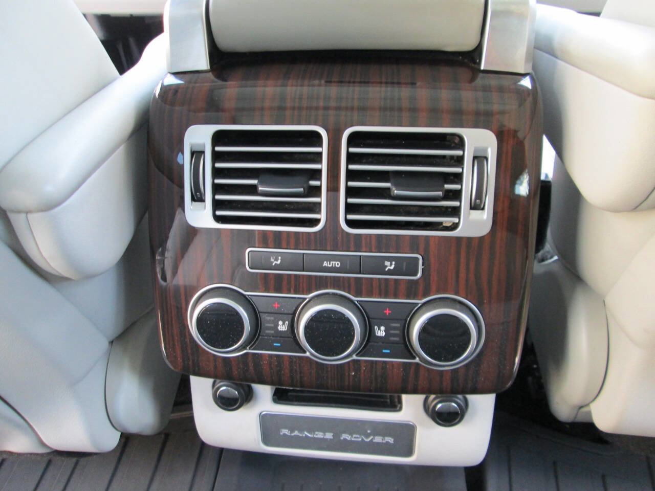 Used 2017 Land Rover Range Rover Supercharged image 25