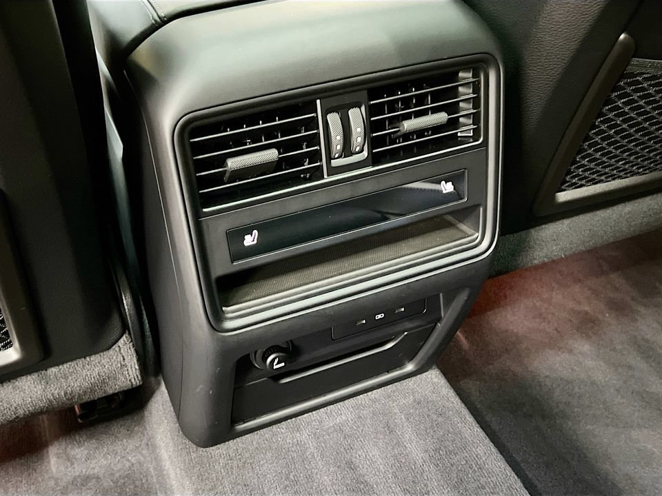 Certified 2024 Porsche Cayenne AWD/4WD image 27