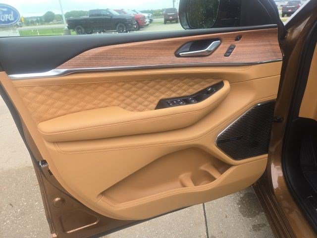 New 2027 Jeep Grand Cherokee Summit AWD/4WD image 6